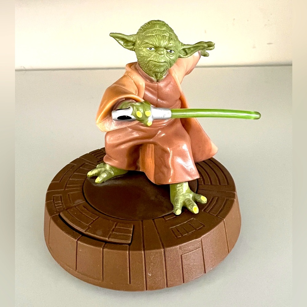 Star Wars Revenge of the Sith Episode III Yoda Cake Topper 2005 with Lightsaber